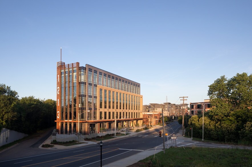 More Photos Of 1213 W Morehead St, Charlotte Office For Lease