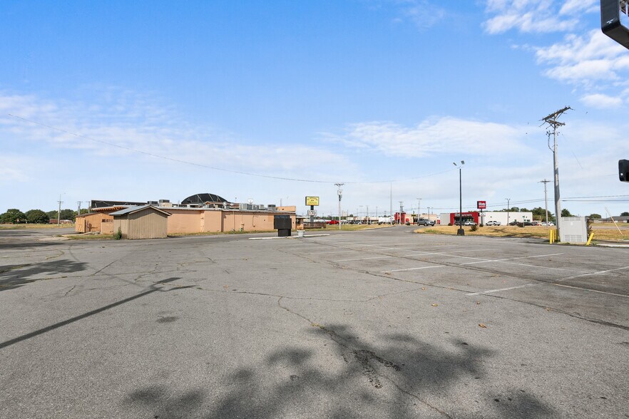 More Photos Of 1105 S Main St, Sikeston Fast Food For Sale