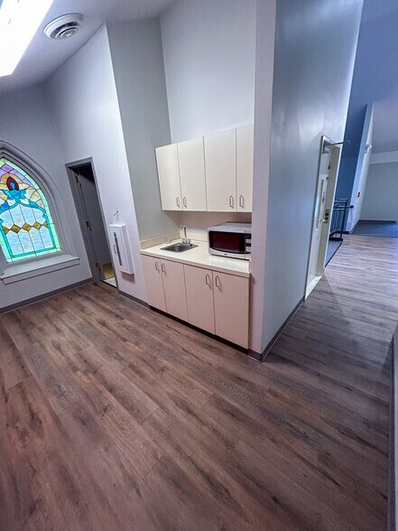 More Photos Of 30 N Lincoln St, Batavia Office For Lease