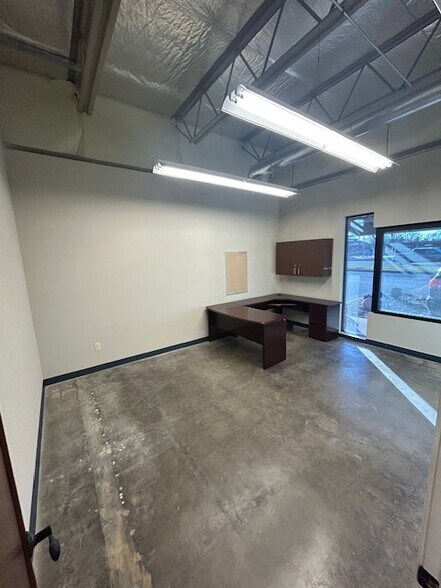 More Photos Of 5967 Merle Hay Rd, Johnston Storefront Retail Office For Lease