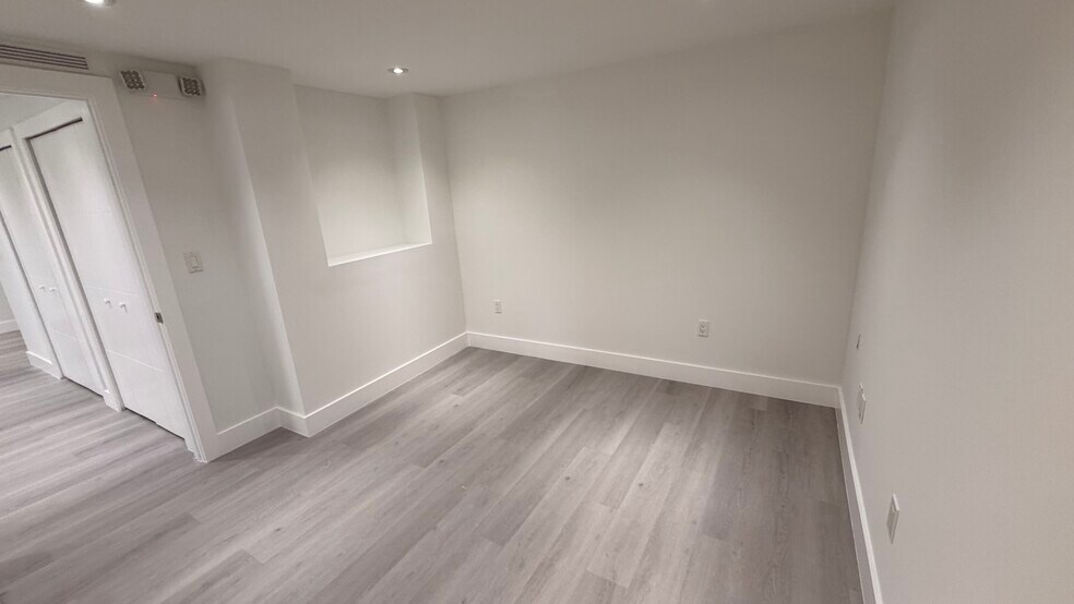 More Photos Of 8335 NW 64th St, Medley Light Distribution For Sale