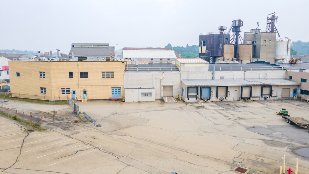 More Photos Of 251 W Wylie Ave, Washington Warehouse For Lease