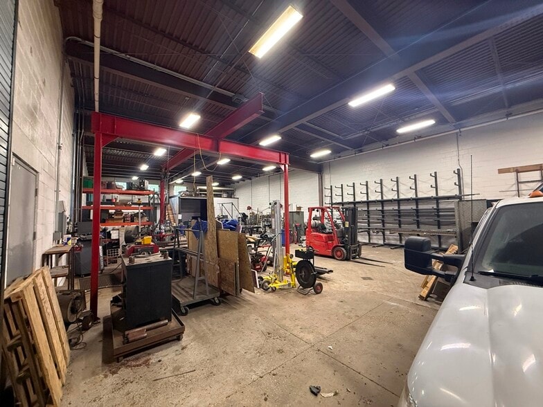 More Photos Of 385 Avers Ave, Chicago Industrial For Lease