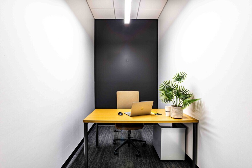 More Photos Of 700 S Rosemary Ave, West Palm Beach Coworking Space