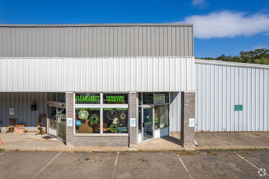 More Photos Of 166 Foster Ave, Freeland Warehouse For Lease