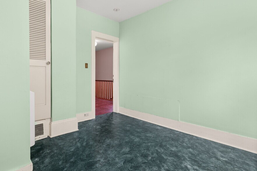 More Photos Of 1516 SE 43rd Ave, Portland Medical For Sale