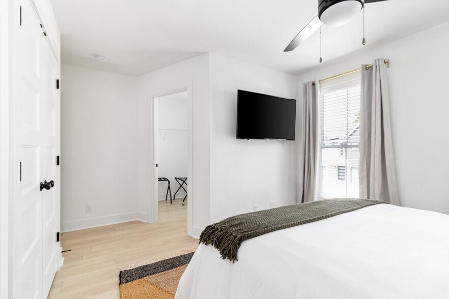 More Photos Of 725 Hornbuckle Rd, Clarksville Apartments For Sale