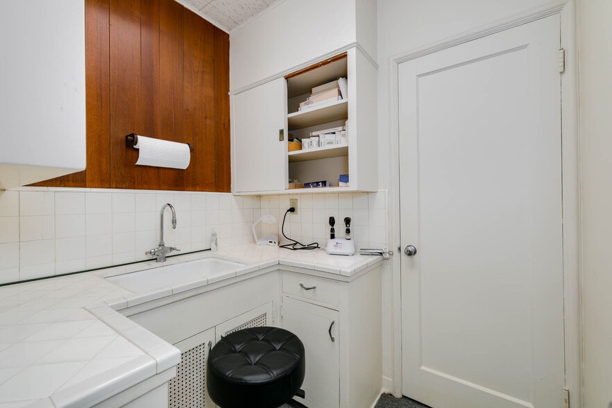 More Photos Of 95 W Sierra Madre Blvd, Sierra Madre Medical For Sale