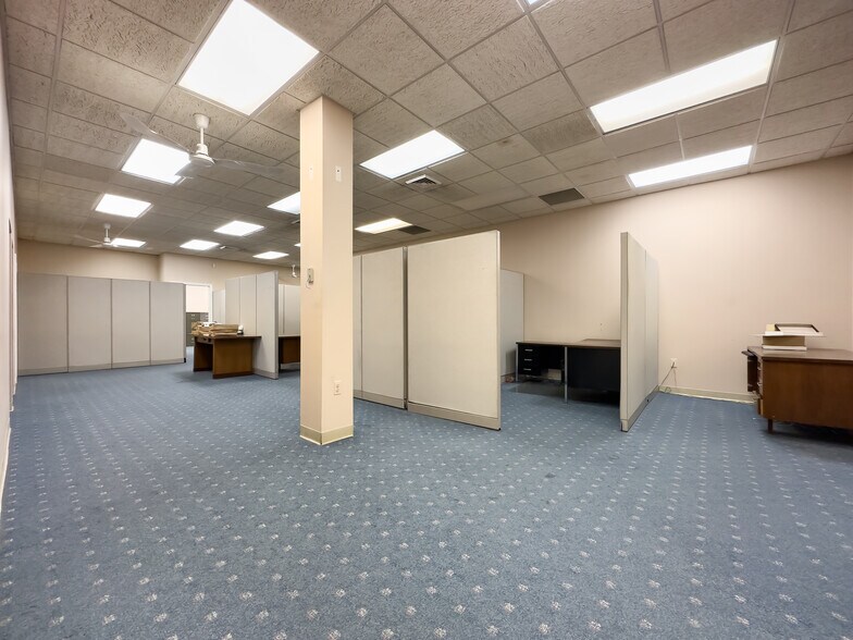 More Photos Of 358-360 E Center St, Manchester Office For Lease
