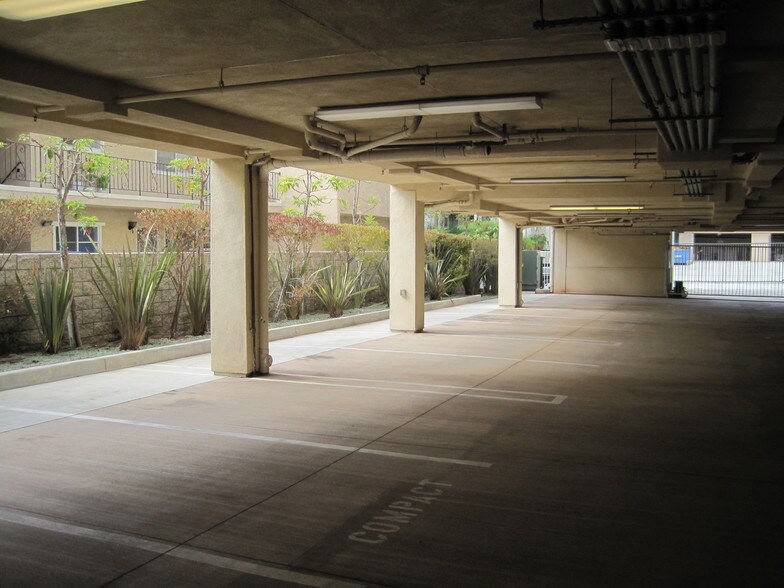 More Photos Of 727 2nd St, Hermosa Beach Loft Creative Space For Sale