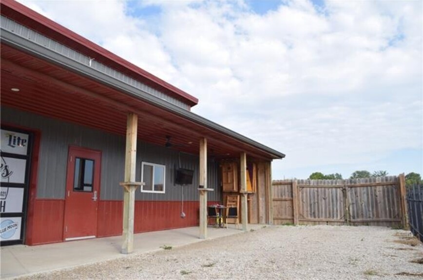 More Photos Of 26192 NE Neosho Rd, Garnett Restaurant For Lease