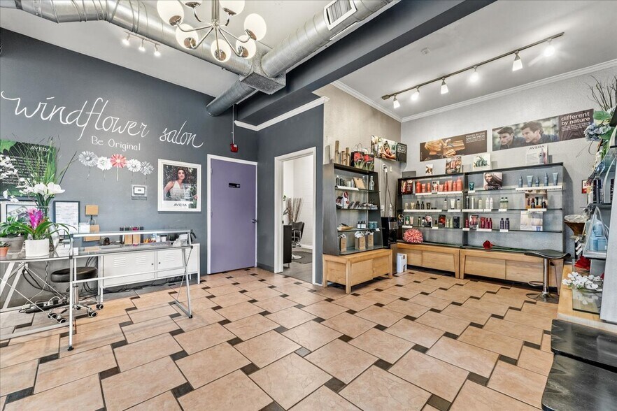 More Photos Of 10 NW 3rd St, Gresham Storefront Retail Office For Lease