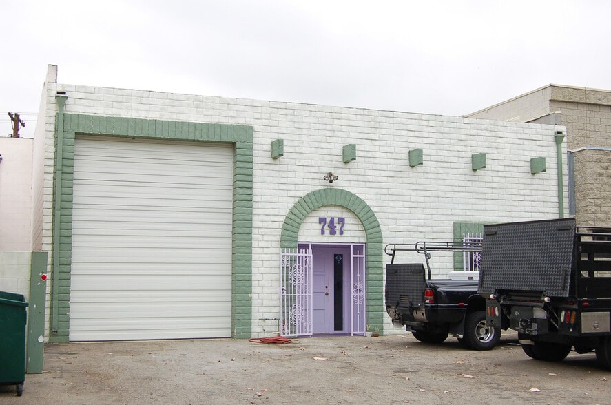 Primary Photo Of 747 Milford St, Glendale Warehouse For Lease