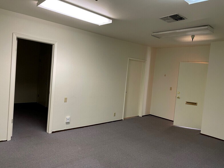More Photos Of 3053-3073 Jefferson St, Napa Storefront Retail Office For Lease