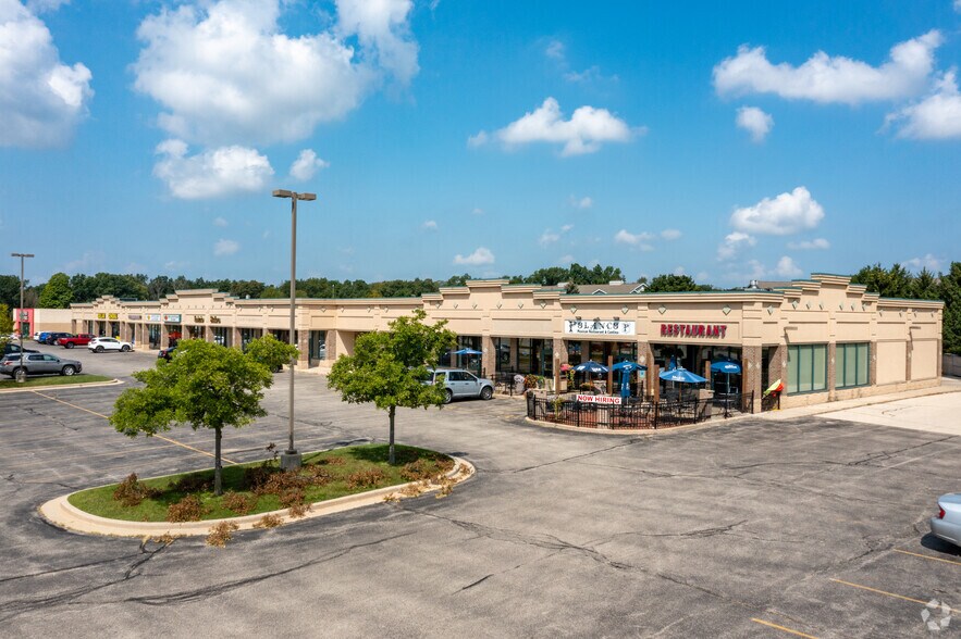 More Photos Of 1024-1060 E Commerce Blvd, Slinger Unknown For Lease