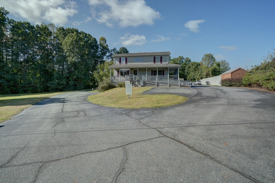 More Photos Of 2704 Lake Monticello Rd, Palmyra Office For Sale