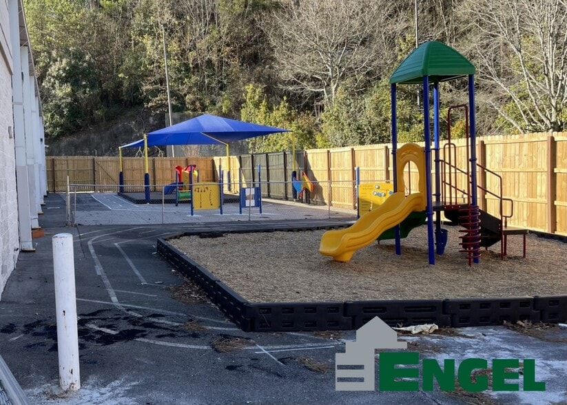 More Photos Of 6701 Crestwood Blvd, Birmingham Daycare Center For Sale