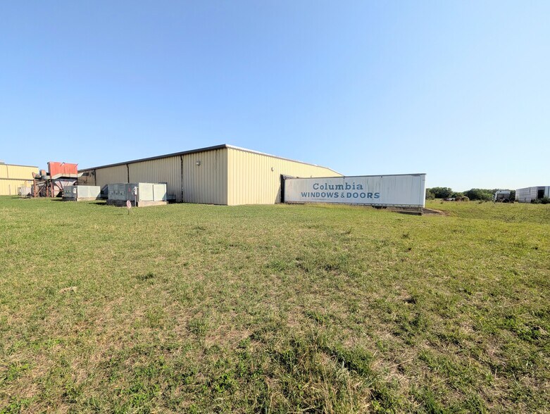 More Photos Of 1469 US Highway 59, Moran Manufacturing For Sale