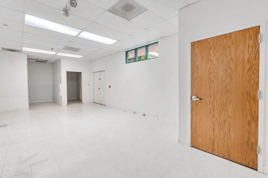 More Photos Of 222 I St, Los Banos Office For Lease