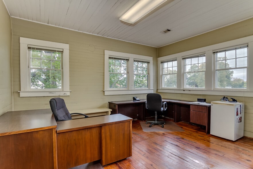 More Photos Of 2606 8th St, Tuscaloosa Office Residential For Sale