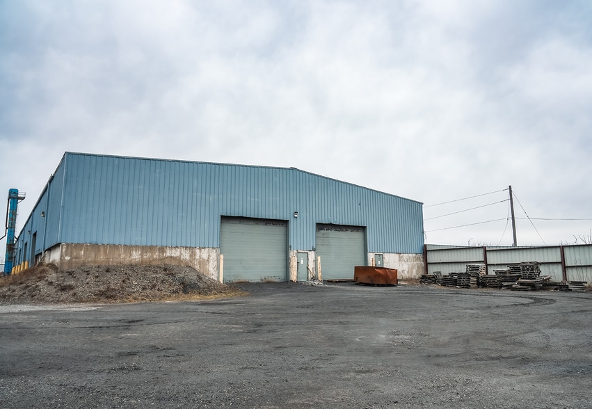 Primary Photo Of 1281 Thorold Stone Rd., Thorold Industrial For Lease