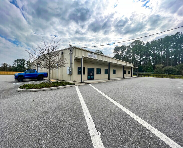 More Photos Of 14353 N Main St, Jacksonville Warehouse For Lease