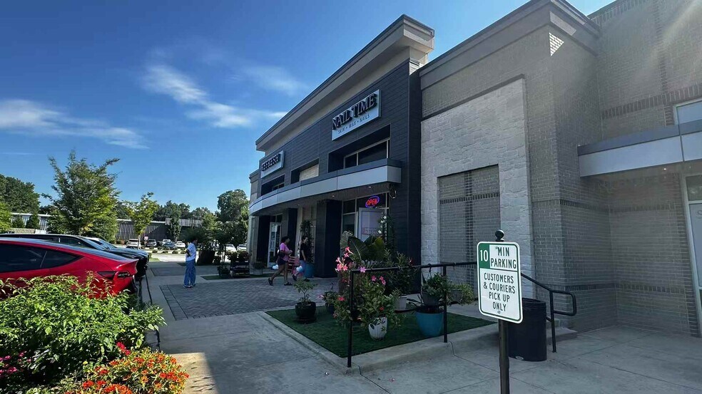 More Photos Of 2390 Chamblee Tucker Rd, Chamblee General Retail For Lease