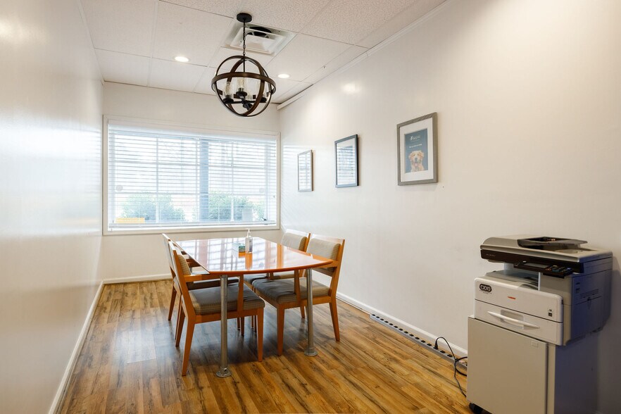 More Photos Of 2825 S Crater Rd, Petersburg Storefront Retail Office For Sale