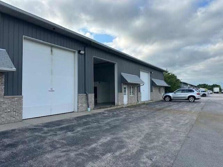 More Photos Of 21638-21648 S Schoolhouse Rd, New Lenox Warehouse For Lease