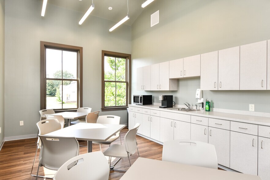 More Photos Of 2 Hatcher Creek St, Simpsonville Medical For Sale