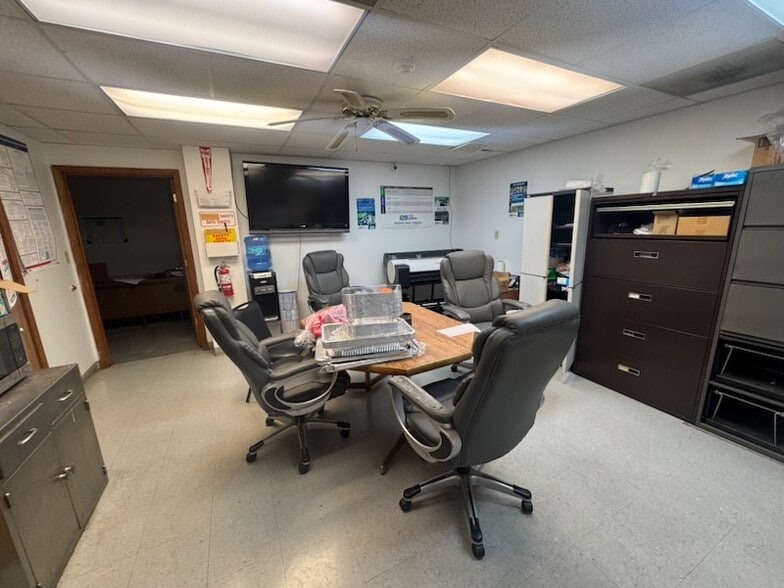 More Photos Of 2401 Plantation Rd NE, Roanoke Manufacturing For Sale