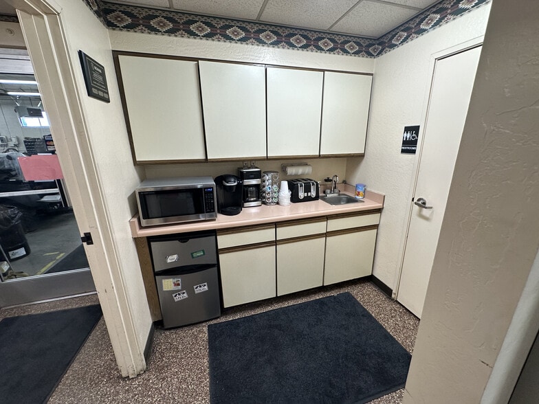 More Photos Of 955 Greg St, Sparks Showroom For Sale