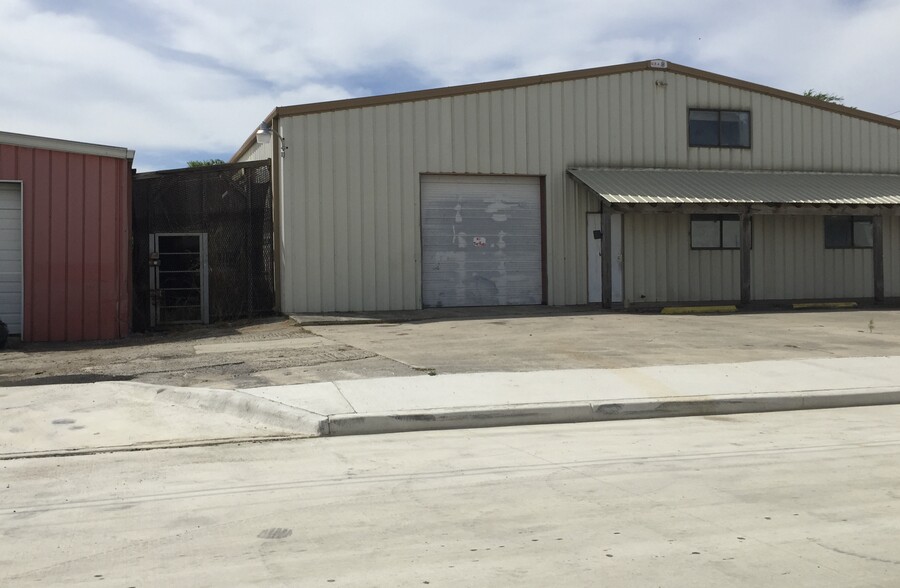 More Photos Of 3514 Copeland Dr, San Antonio Light Manufacturing For Sale