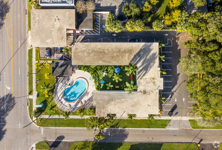 More Photos Of 1320 Cleveland St, Clearwater Hotel For Sale