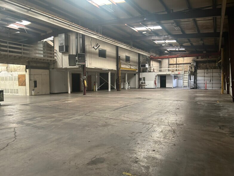More Photos Of 5151 E 56th Ave, Commerce City Manufacturing For Sale