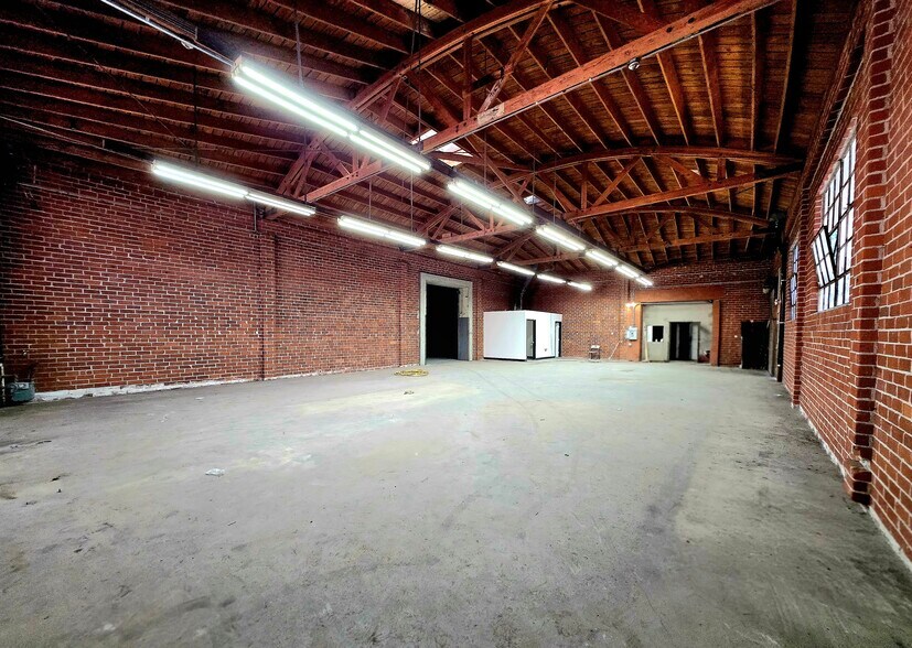 More Photos Of 1806-1814 S San Pedro St, Los Angeles Manufacturing For Lease