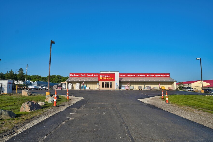 More Photos Of 7281 S State Rd, Goodrich Freestanding For Sale