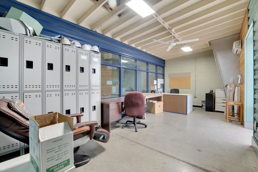 More Photos Of 1326 Progress Dr, Front Royal Flex For Sale