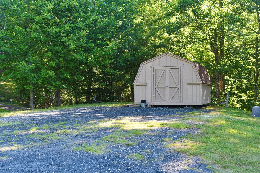 More Photos Of 14622 North Carolina 226, Spruce Pine Freestanding For Sale