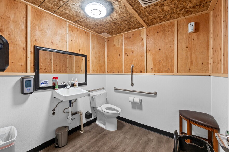 More Photos Of 208 N Molalla Ave, Molalla General Retail For Sale