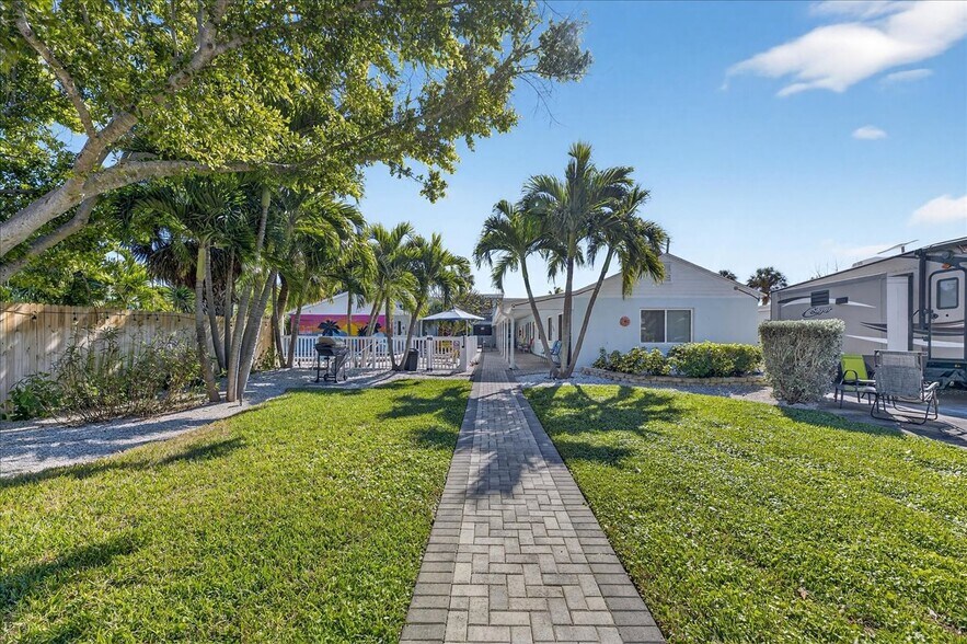 More Photos Of 523 72nd Ave, St Pete Beach Hotel For Sale