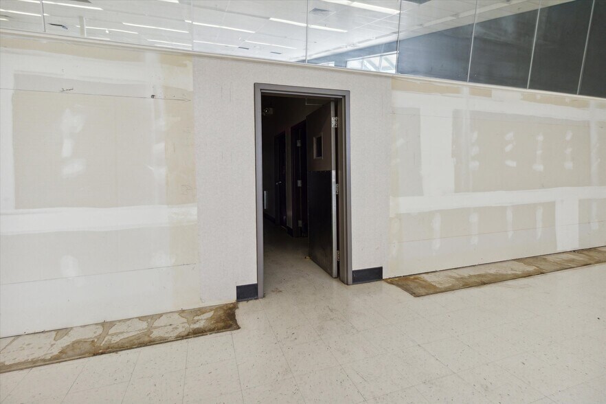 More Photos Of 1420 Wright Ave, Alma Drugstore For Sale