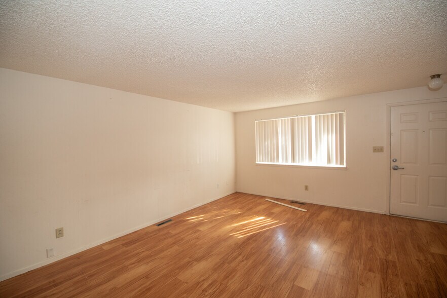 More Photos Of 208 E Saint Clair Ave, Longmont Apartments For Sale