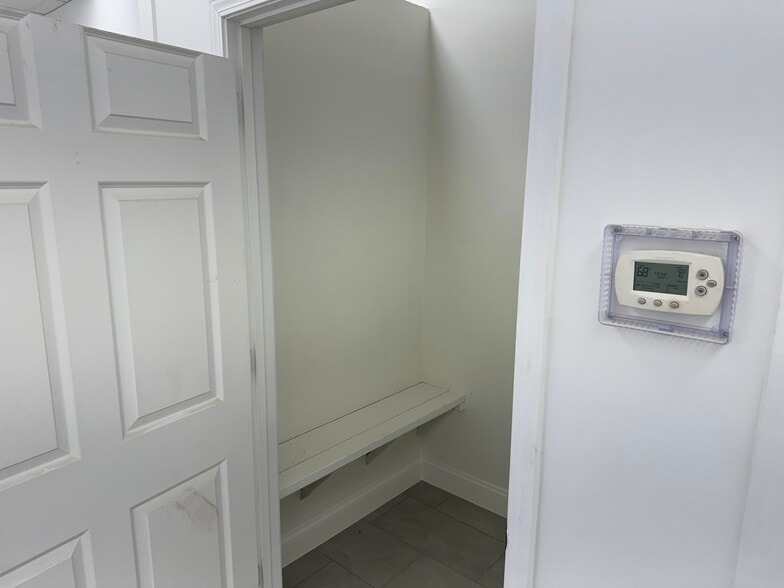 More Photos Of 1657 Cassopolis St, Elkhart Freestanding For Lease