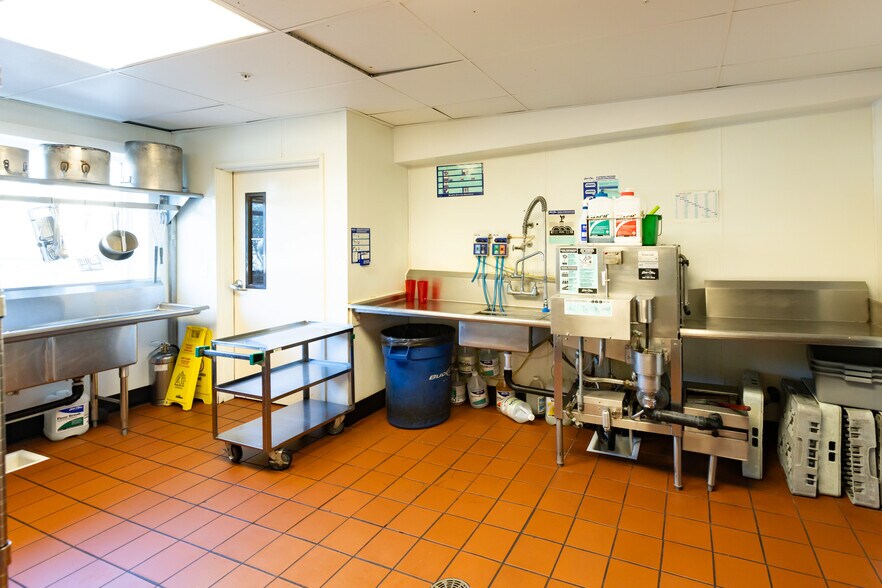 More Photos Of 311 Union St, The Dalles Restaurant For Sale
