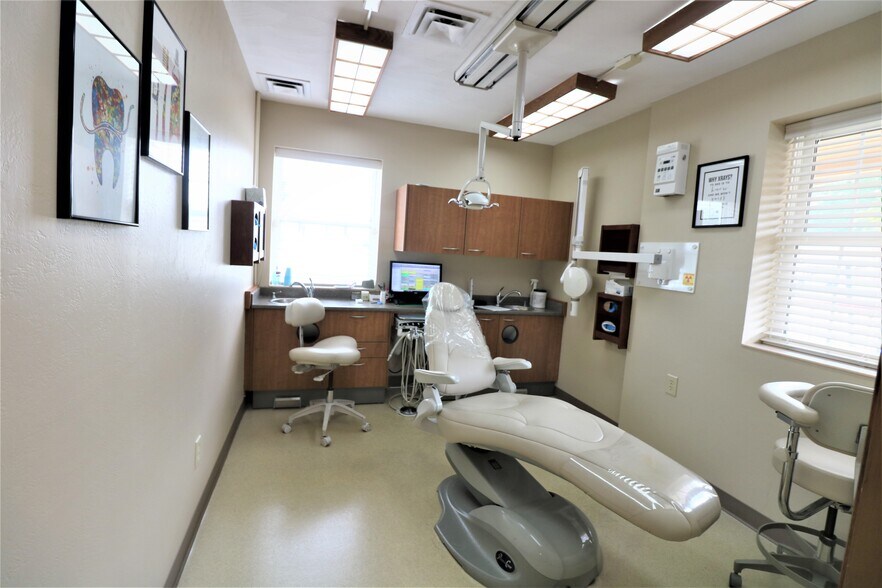 More Photos Of 1010-1090 N Market St, Troy Medical For Lease