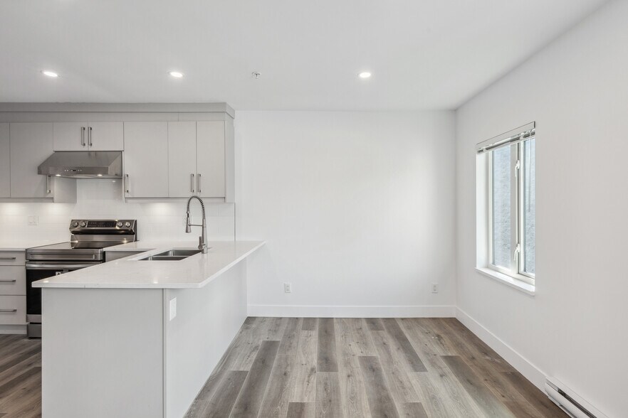 More Photos Of 1635 Marine Dr, North Vancouver Multifamily For Sale