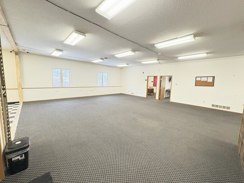 More Photos Of 493 Bev Rd, Youngstown Warehouse For Sale