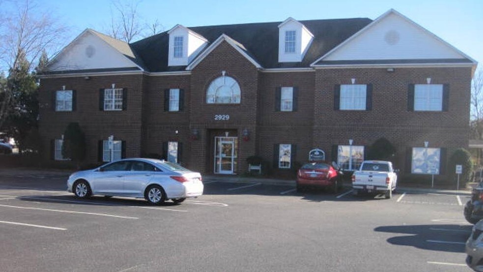 More Photos Of 2929 Breezewood Ave, Fayetteville Office For Sale