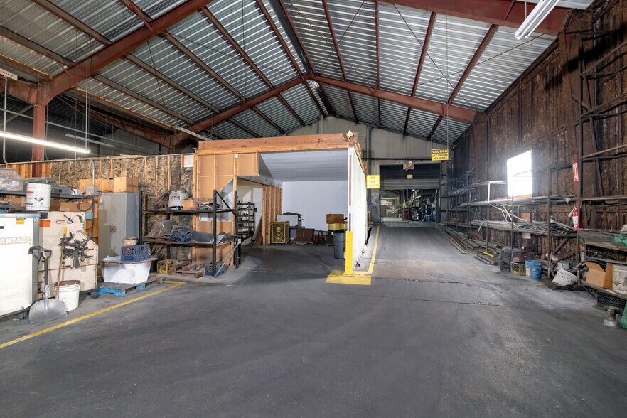 More Photos Of 400 E Vickery Blvd, Fort Worth Warehouse For Lease